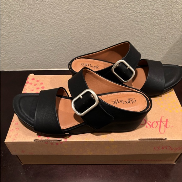 EuroSoft Women's Black low heel wedge Sandals brand new in box size 9 - Picture 2 of 6